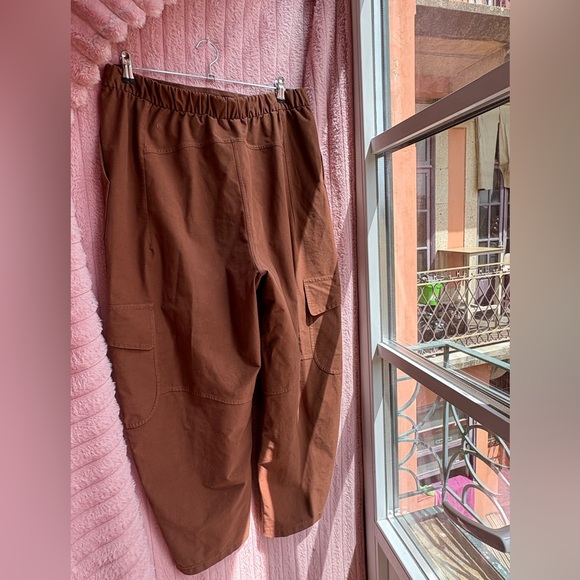 Lululemon Light Utilitech Cargo Pocket HR Pant•Roasted Brown•Sz 10/ 32”•LIKE NEW - Picture 11 of 16